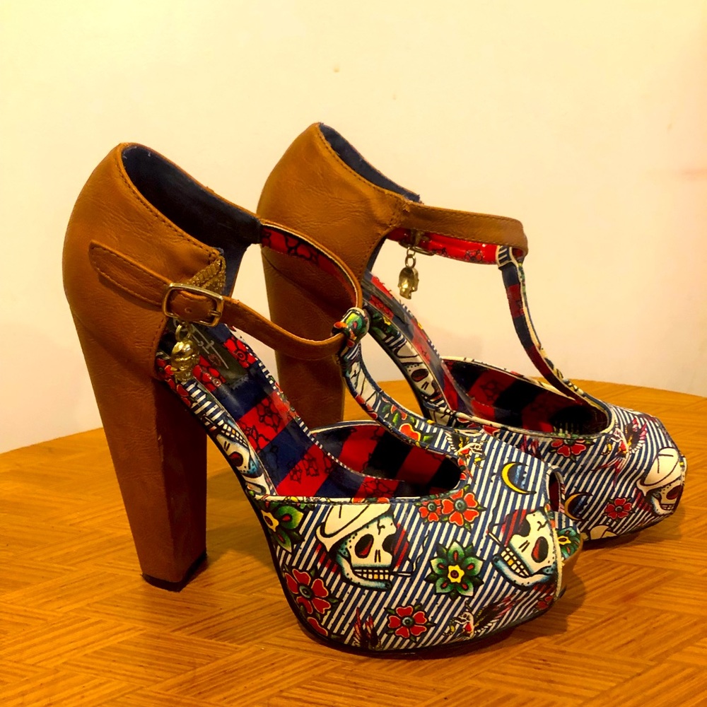 Iron fist heels, pirate skulls, moons, stripes and flowers. For a fun night out!